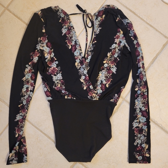 BCBG Generation Black Floral Print Plunge Bodysuit Size XXS - Picture 1 of 7